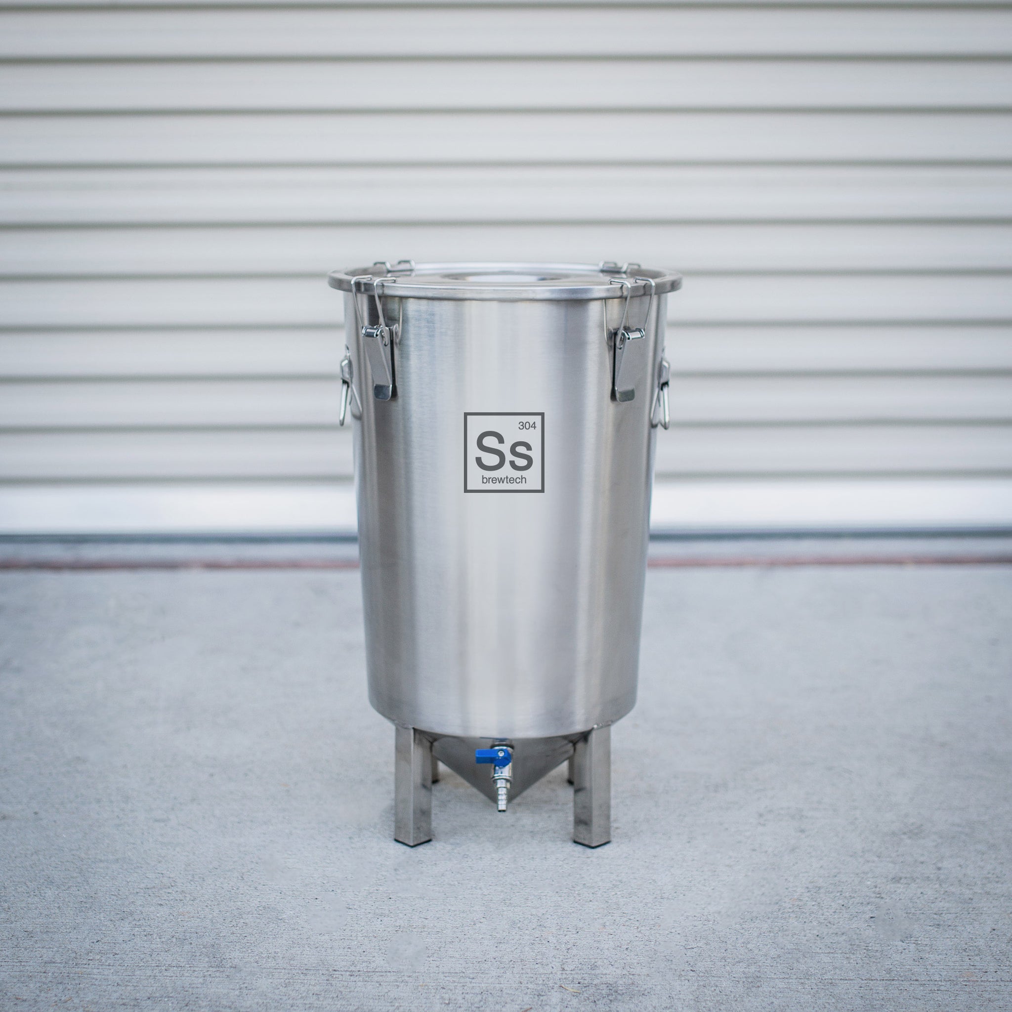 Stainless steel bucket with handle - Buckets & Measuring jugs