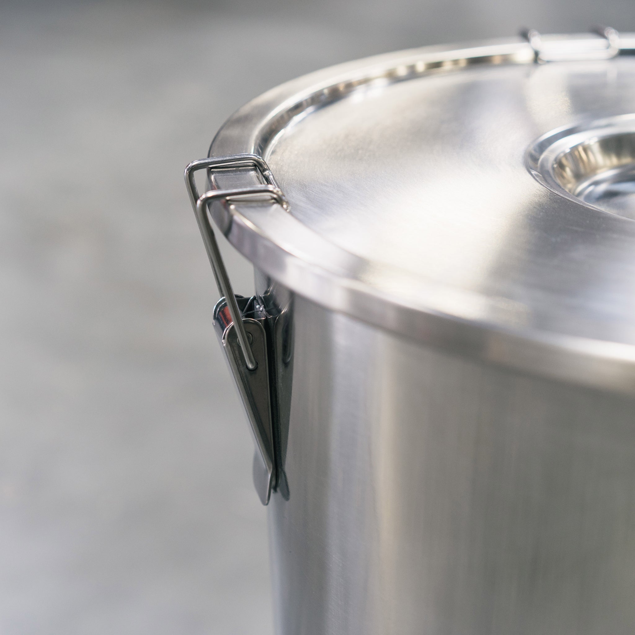 THE BREW BUCKET 7 GALLON 304 STAINLESS STEEL FERMENTER - Ss Brewtech
