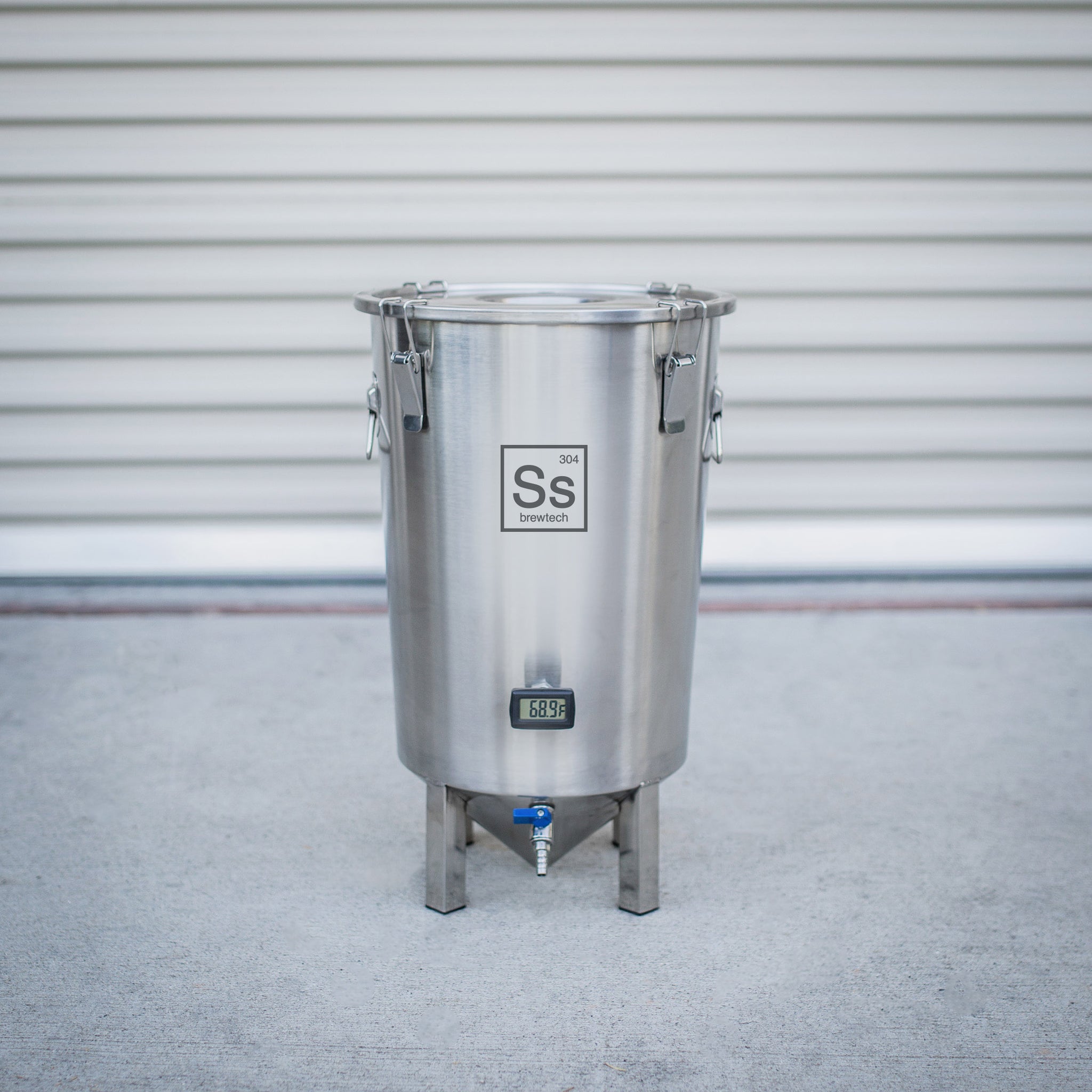 https://www.ssbrewtech.com/cdn/shop/products/brew_bucket_brewmaster_2048x.jpg?v=1513878540